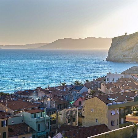 Hotel Deutsche Familien Finale Ligure Bagian luar foto
