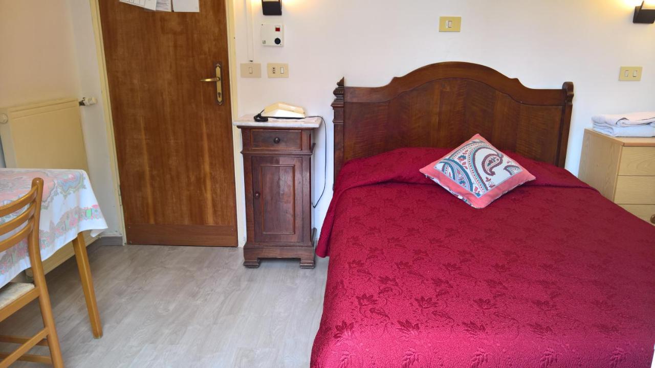 Hotel Deutsche Familien Finale Ligure Bagian luar foto