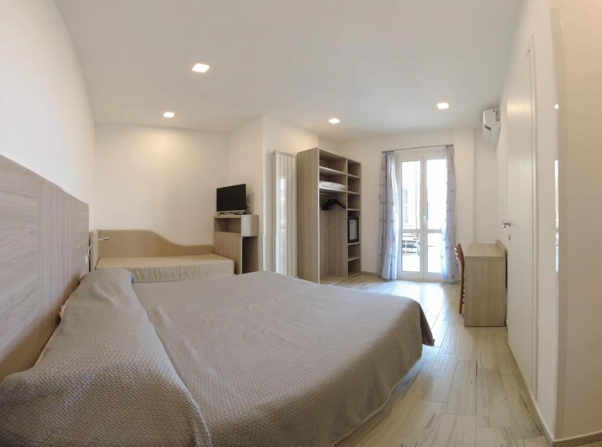 Hotel Deutsche Familien Finale Ligure Bagian luar foto