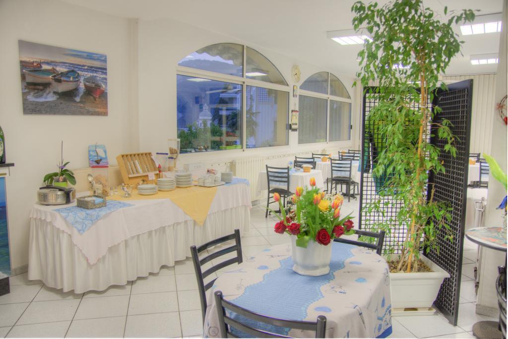 Hotel Deutsche Familien Finale Ligure Bagian luar foto
