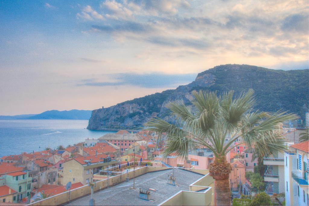 Hotel Deutsche Familien Finale Ligure Bagian luar foto
