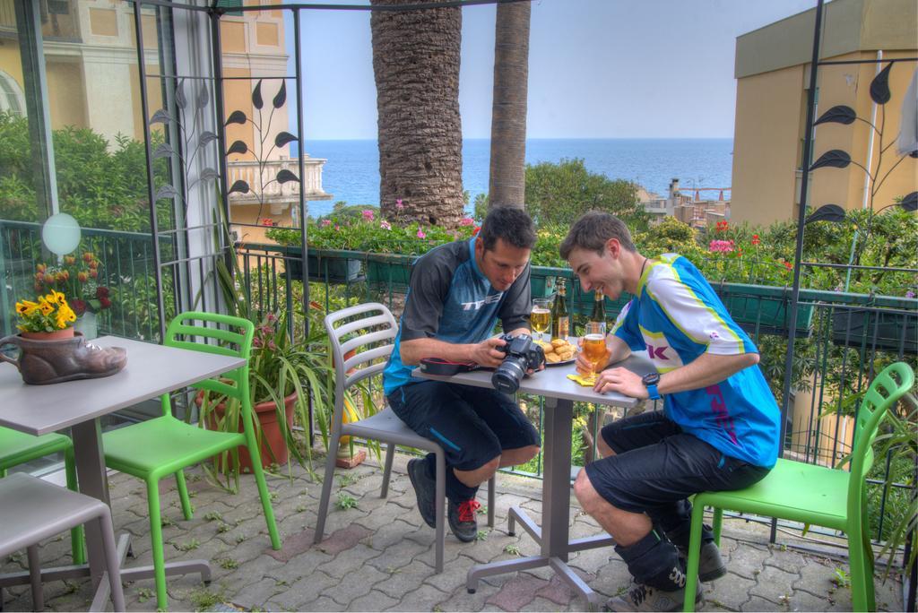 Hotel Deutsche Familien Finale Ligure Bagian luar foto