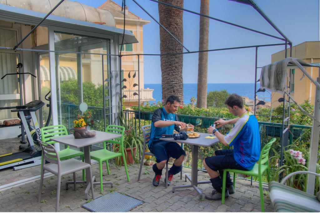 Hotel Deutsche Familien Finale Ligure Bagian luar foto