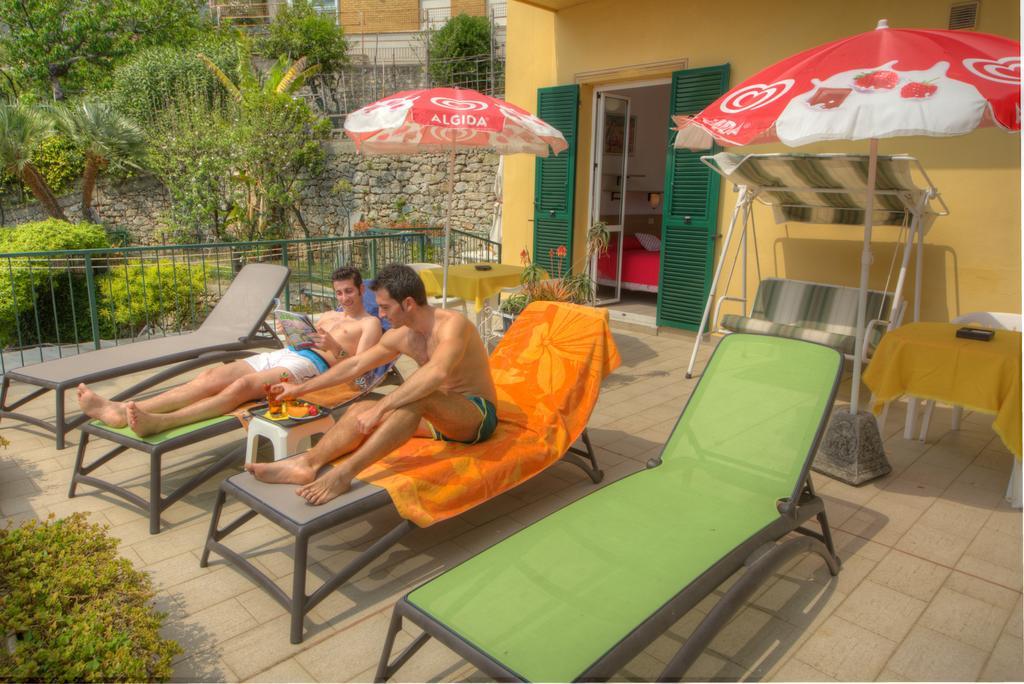 Hotel Deutsche Familien Finale Ligure Bagian luar foto