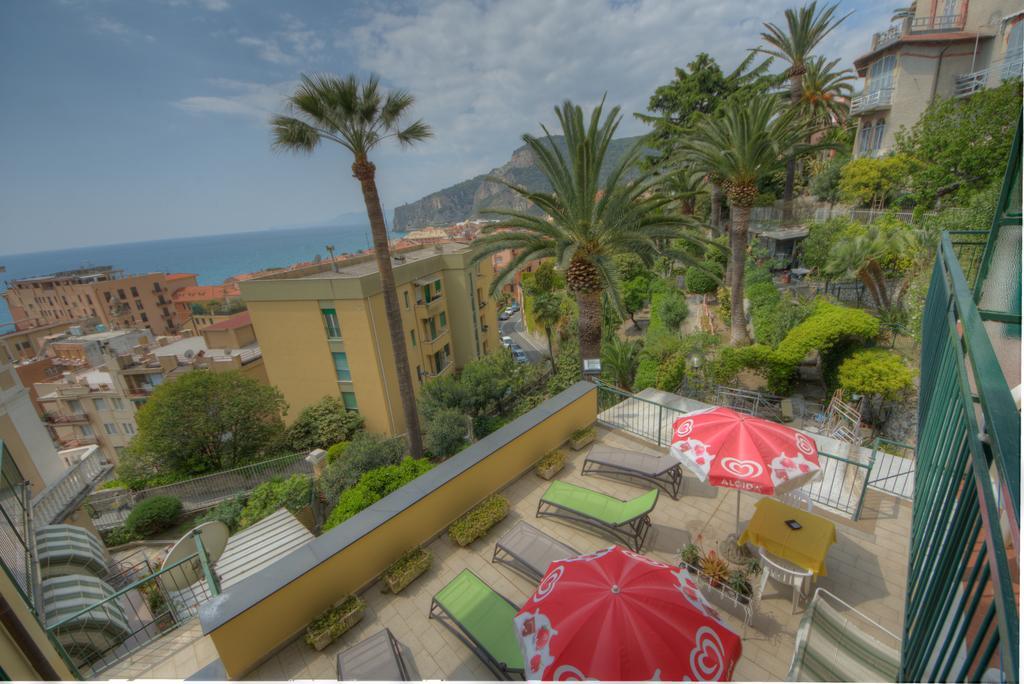 Hotel Deutsche Familien Finale Ligure Bagian luar foto
