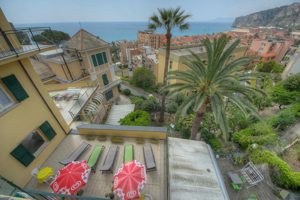 Hotel Deutsche Familien Finale Ligure Bagian luar foto
