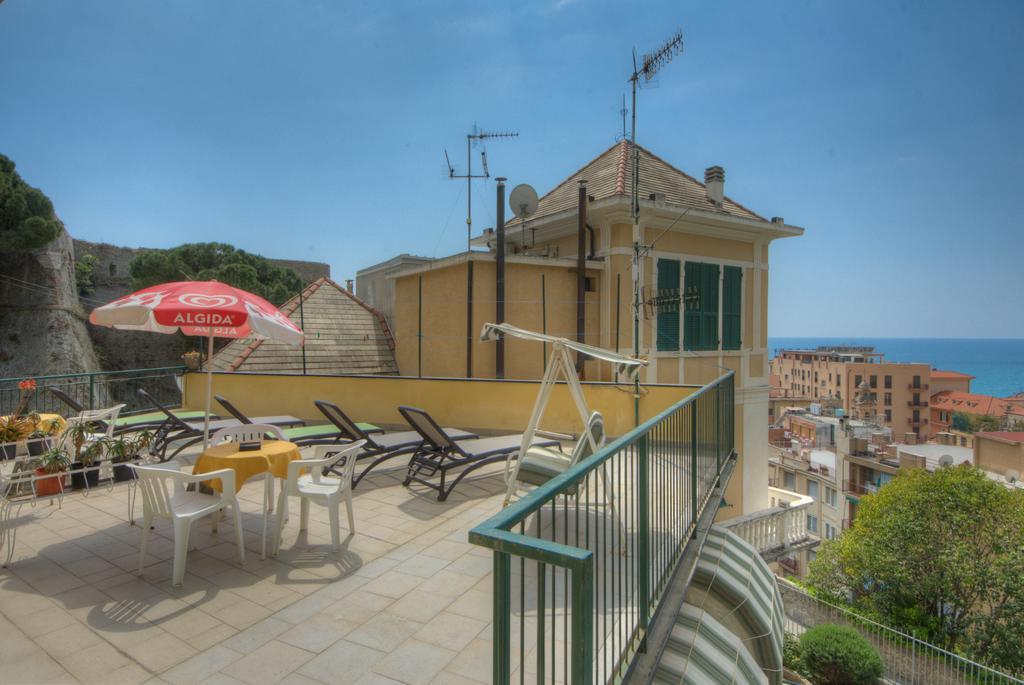 Hotel Deutsche Familien Finale Ligure Bagian luar foto