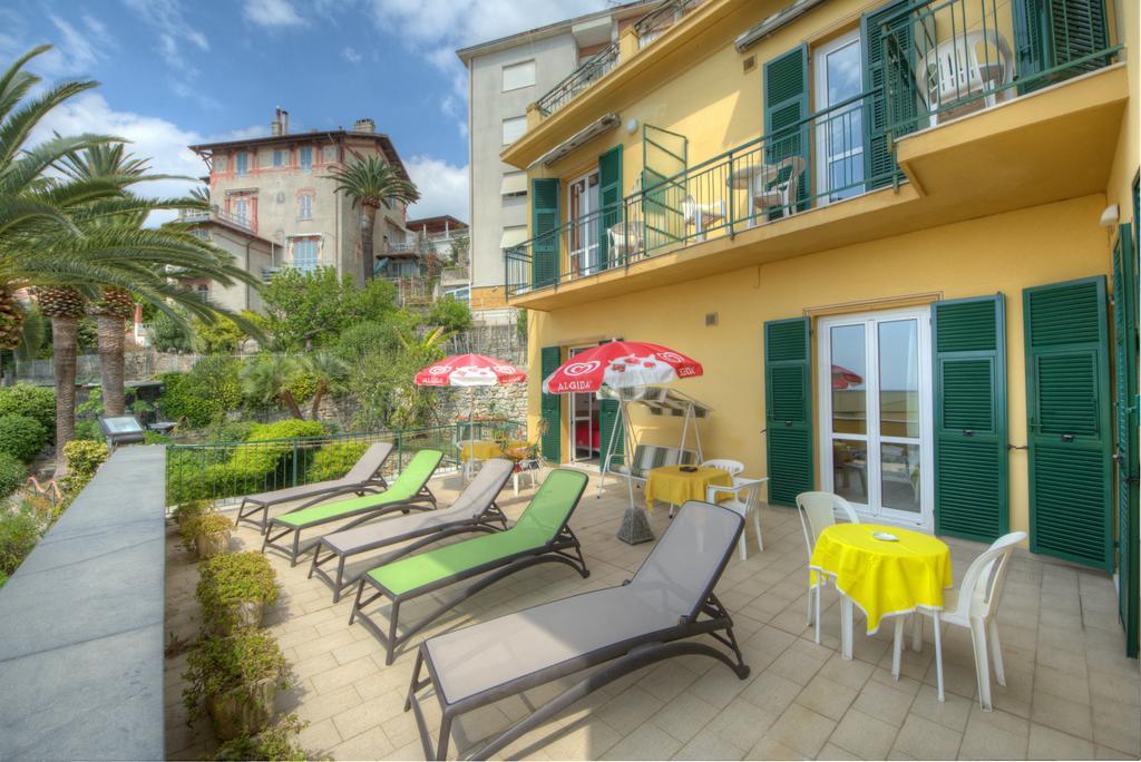 Hotel Deutsche Familien Finale Ligure Bagian luar foto