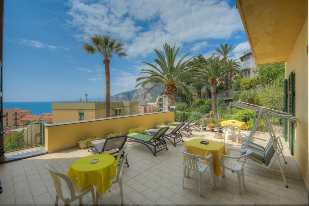 Hotel Deutsche Familien Finale Ligure Bagian luar foto