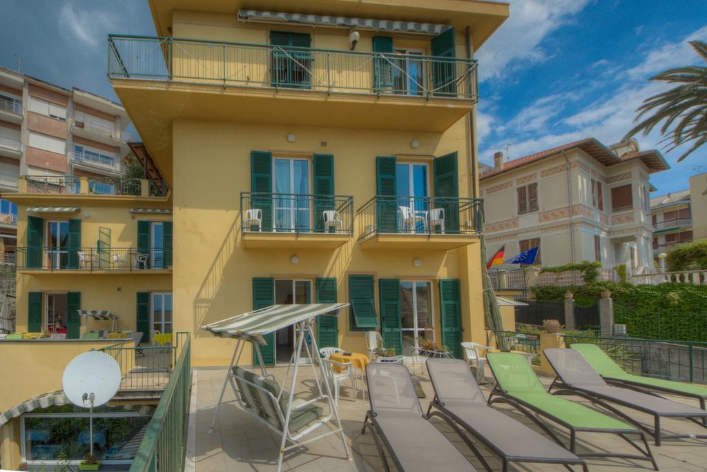 Hotel Deutsche Familien Finale Ligure Bagian luar foto