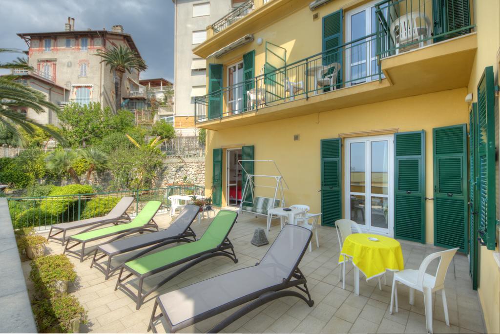Hotel Deutsche Familien Finale Ligure Bagian luar foto