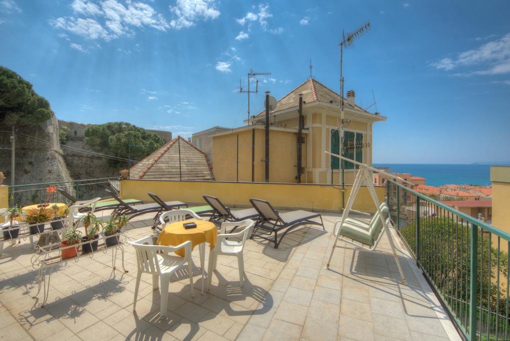 Hotel Deutsche Familien Finale Ligure Bagian luar foto