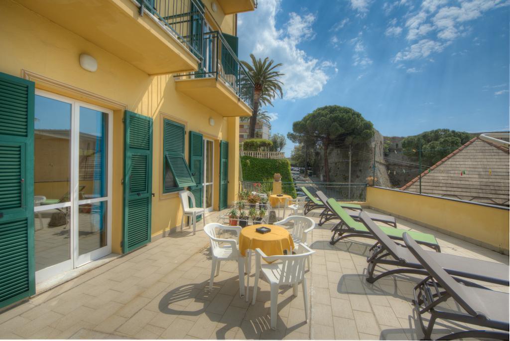 Hotel Deutsche Familien Finale Ligure Bagian luar foto