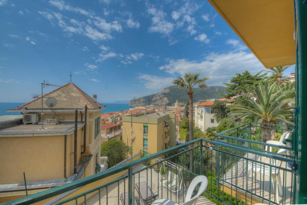 Hotel Deutsche Familien Finale Ligure Bagian luar foto