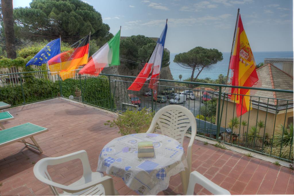 Hotel Deutsche Familien Finale Ligure Bagian luar foto