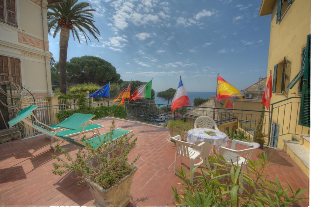 Hotel Deutsche Familien Finale Ligure Bagian luar foto