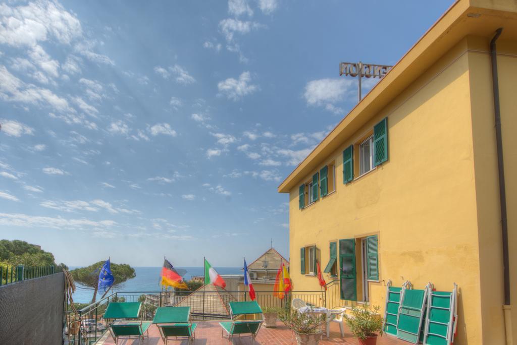 Hotel Deutsche Familien Finale Ligure Bagian luar foto