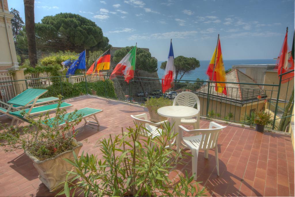 Hotel Deutsche Familien Finale Ligure Bagian luar foto