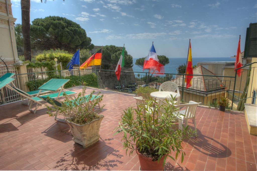 Hotel Deutsche Familien Finale Ligure Bagian luar foto
