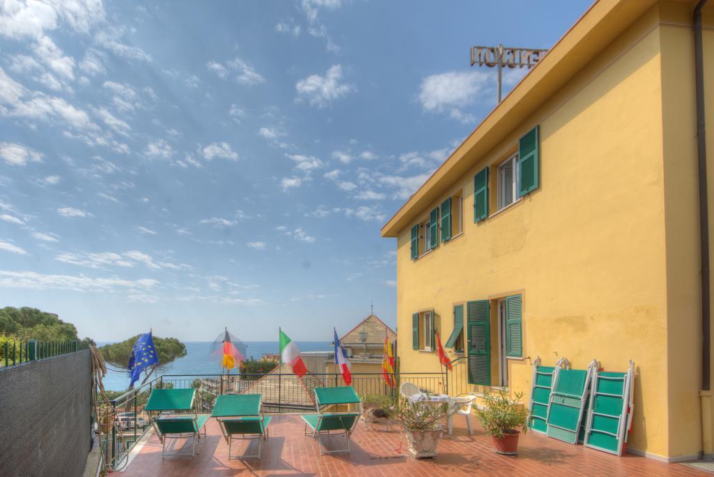 Hotel Deutsche Familien Finale Ligure Bagian luar foto