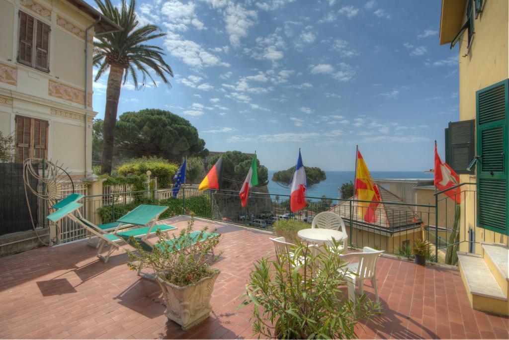 Hotel Deutsche Familien Finale Ligure Bagian luar foto