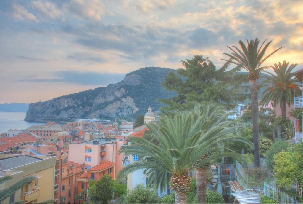 Hotel Deutsche Familien Finale Ligure Bagian luar foto