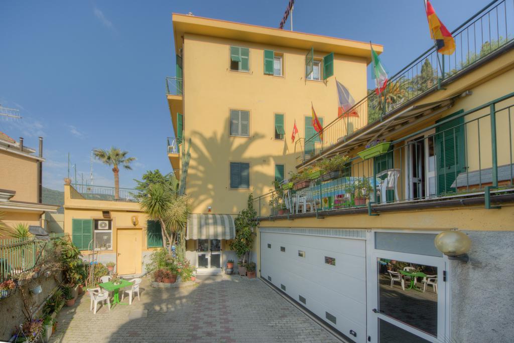 Hotel Deutsche Familien Finale Ligure Bagian luar foto